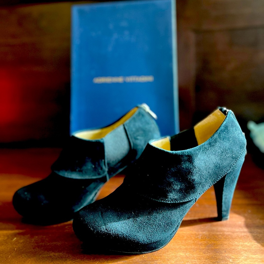 Adrienne Vittadini “Pasco” bootie Size 8M